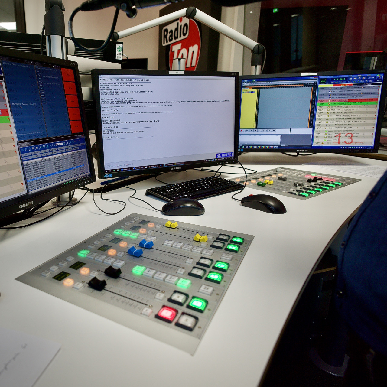 Studio Pictures of Radio - DHD.audio